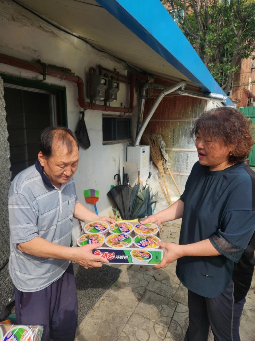 세류2동, 새터로 일원 주거취약계층 현장방문 실시